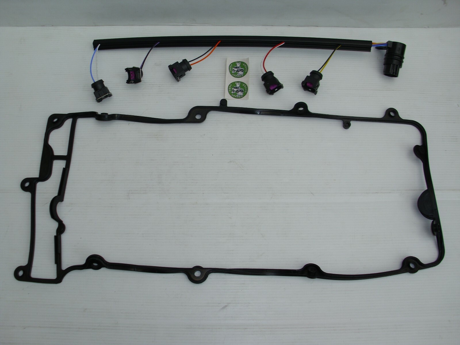 LAND ROVER DEFENDER TD5 FUEL INJECTOR HARNESS & ROCKER COVER GASKET 01