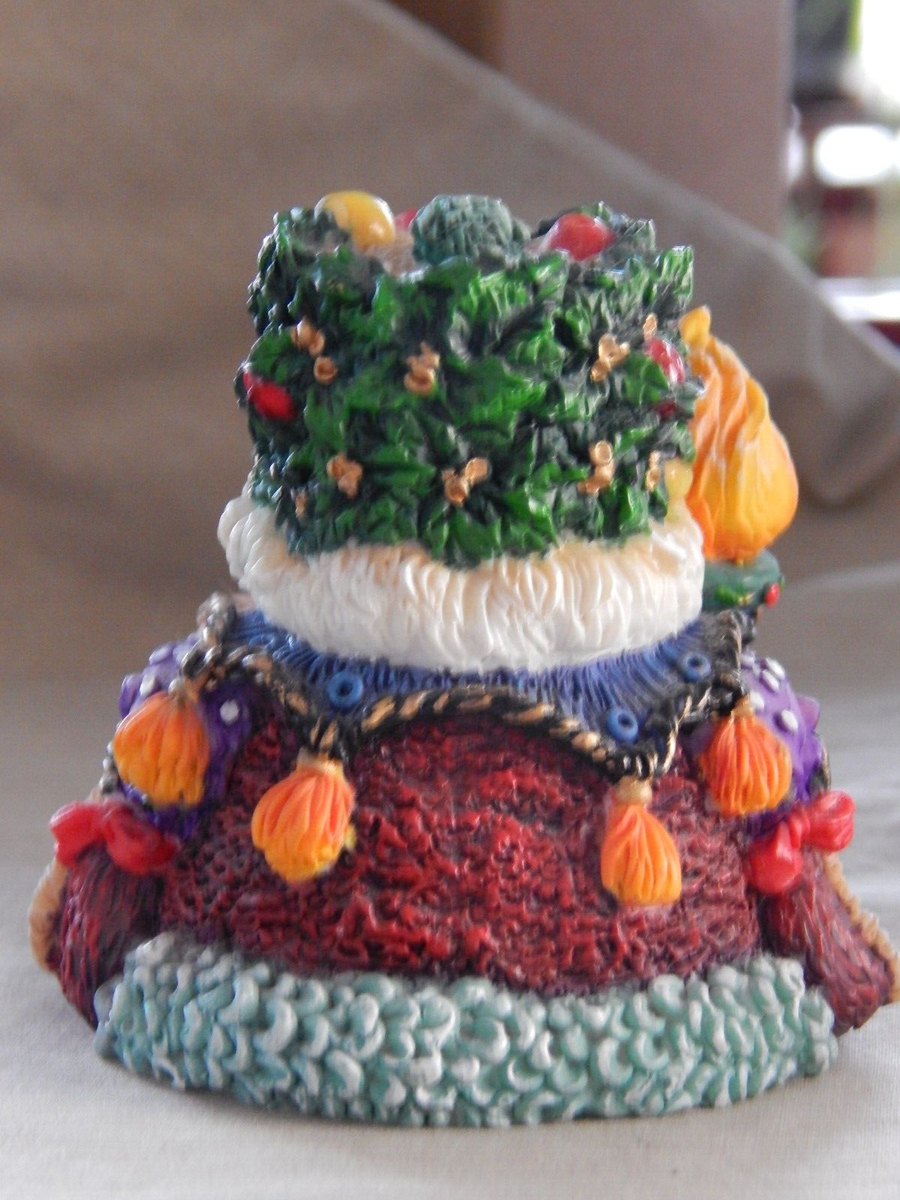 Crinkle Claus Buckingham Santa by Possible Dreams 1997 Figurine