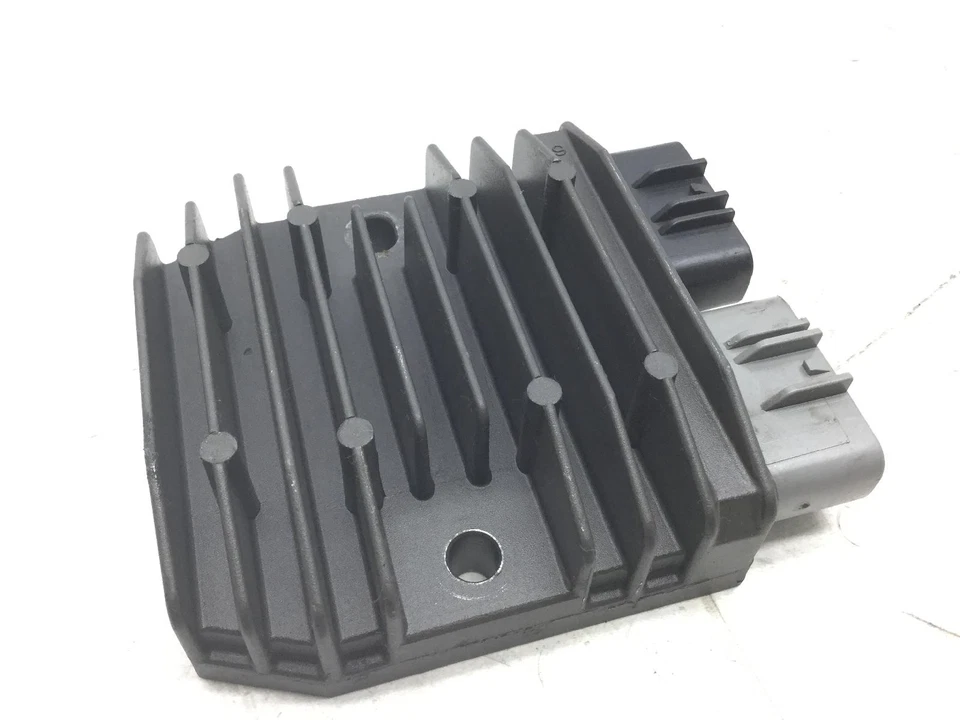 Regulador de voltaje BMW S 1000 RR 999 2012 WB1050702BZ072028 Foto 3 de 4