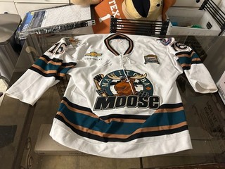 orig. 2004 05 JESSE SCHULTZ MANITOBA MOOSE signed game worn AHL HOCKEY JERSEY
