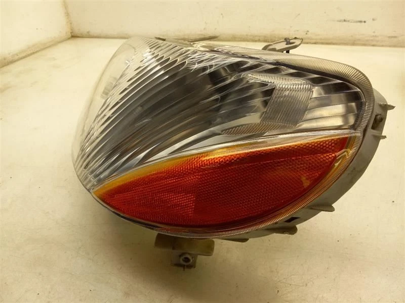 00-02 TOYOTA ECHO DRIVER SIDE FRONT HEADLIGHT ASSEMBLY  - Image 2 of 4