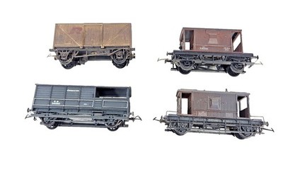 Rechen von 4 Mainline Spurweite OO Reisebussen Modell Oswestry Kupferschienen ohne Verpackung.