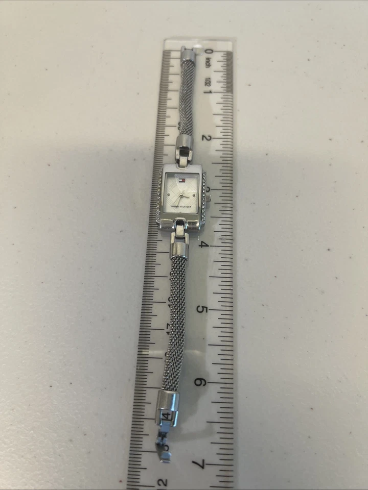 HERMOSO RELOJ DE CUARZO DE LUJO TANK ACERO INOXIDABLE DAMAS "TOMMY HILFIGER" F80211.1 Foto 2 de 2