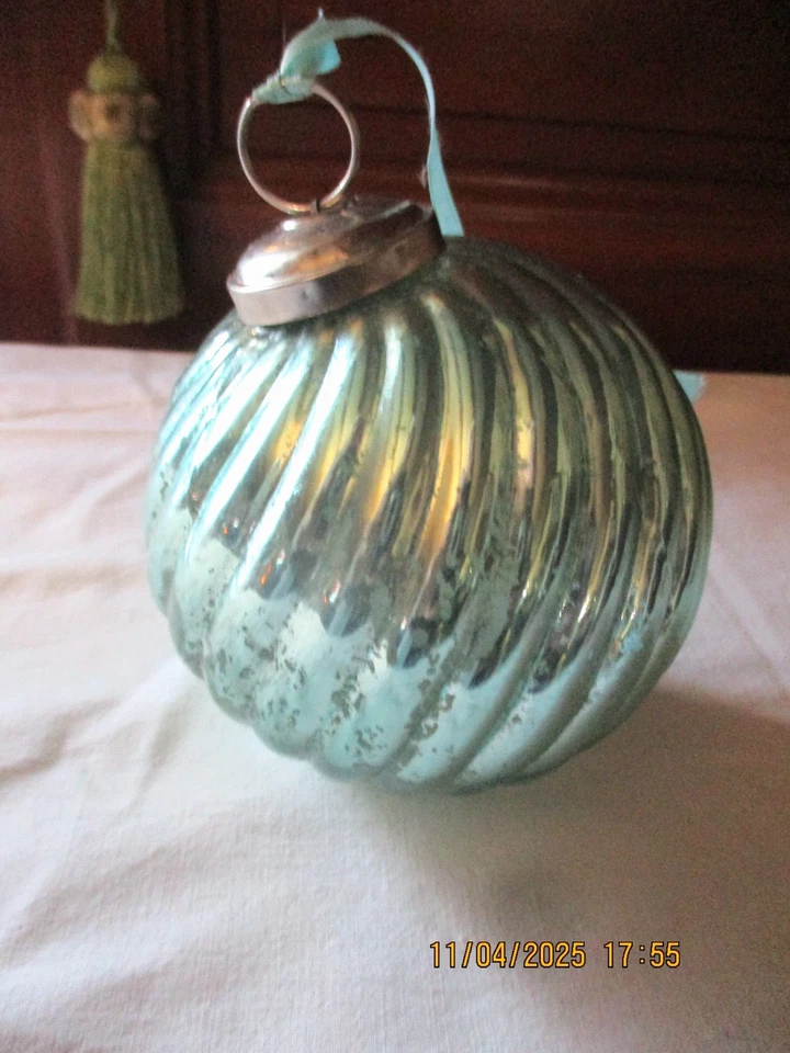 2 Anciennes boules de Noël en verre soufflé moulé torsadé églomisé  Diam 10 cm - Photo 3/4