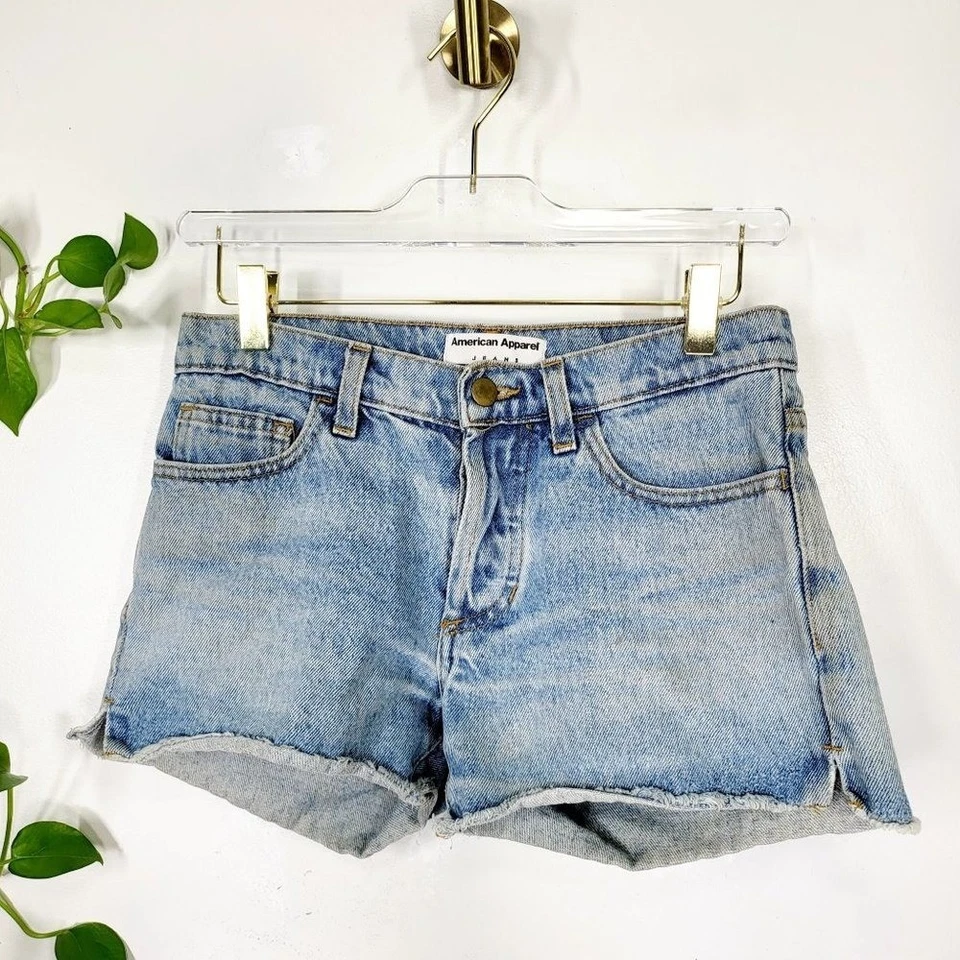 AMERICAN APPAREL USA Womens Jean Shorts 26 Light Blue Washed Denim Raw Hem 28x3 - Image 2 of 4
