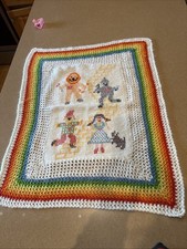 VTG Wizard Of Oz Crochet Rainbow Border Handmade Baby Blanket 31&rdquo;x24&rdquo; Wall Decor
