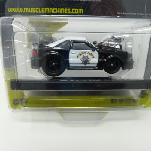 Maisto Muscle Machines 1993 Ford Mustang SVT Cobra ASST 1 Model 06 1:64 - Picture 2 of 3