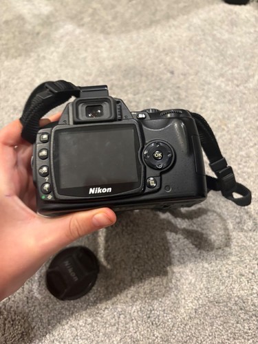 Nikon D D40 6.1MP Digital SLR Camera - Black (Kit w/ AF-S DX 18-55mm Lens) - Picture 3 of 7