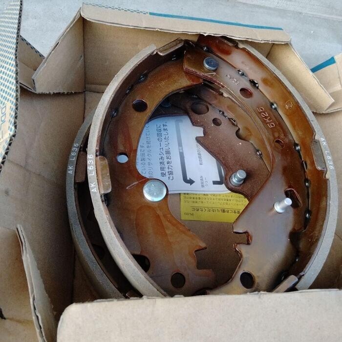 TOYOTA GENUINE OEM rear brake shoe kit NOAH/VOXY/ESQUIRE 60