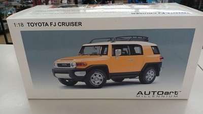 AUTOart Toyota FJ Cruiser Yellow 1:18 Diecast Model Car 78857