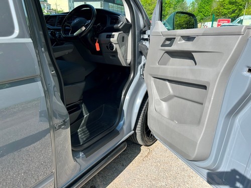 2022 VOLKSWAGEN TRANSPORTER T6.1 TDI 150 6 SPEED HIGHLINE SWB IN PURE GREY WITH - Picture 14 of 22