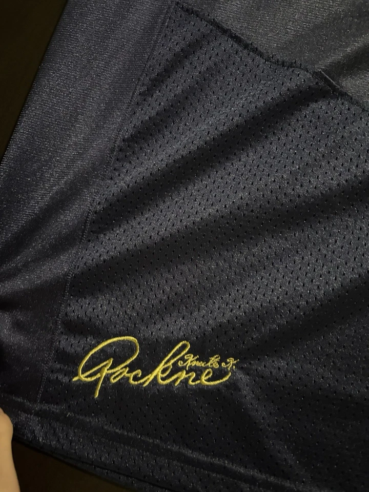 Camiseta de fútbol americano Notre Dame #7 Knute Rockne Under Armour azul marino para hombre adulto pequeña Foto 4 de 4