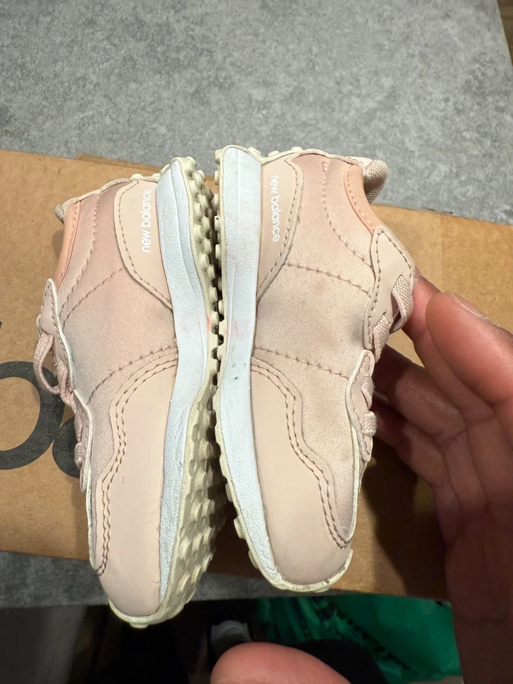 New Balance 327 Niño Pequeño Rosa/Plateado/Blanco Niñas Zapatos Bebé TD Talla 5 Foto 3 de 4