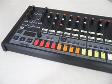Behringer RD-8 Drum Machine Synthesizer + 808...