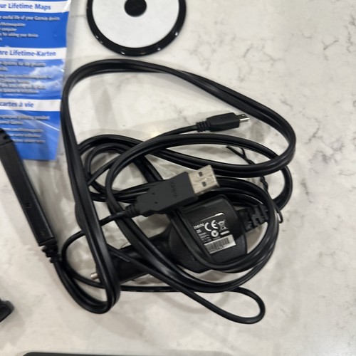 GARMIN 2555LM Bundle 5" GPS Navigator ~ Charging Cable & Case. - Picture 5 of 7