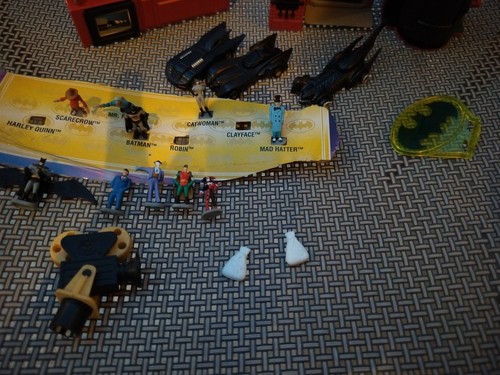 MicroVerse Gotham City Micro Playset 1996 Adventures of Batman & Robin w Cars - Picture 4 of 4