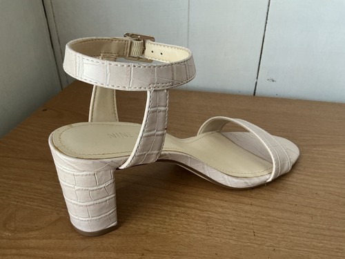 Nine West Womens Pixel 3 Cream Crocodile Strappy Sandals Size 6.5 M - Used - Picture 8 of 12