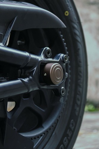 Black Rear Axle Nut Cap Covers Motorcycle For Harley Sportster S 1250 RH1250 - Picture 5 of 6