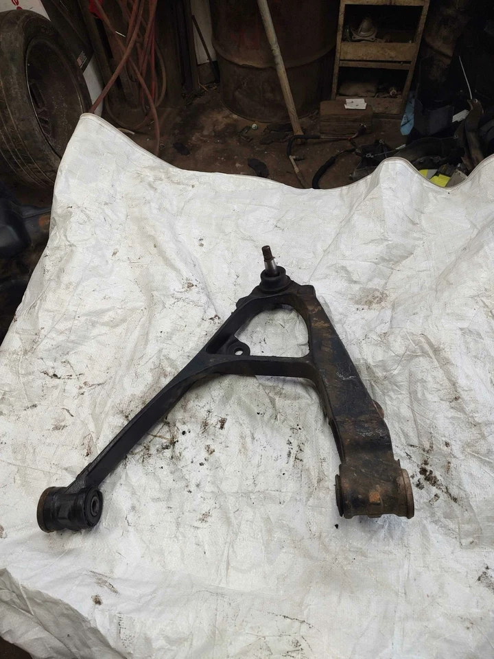 Brazo de control inferior delantero izquierdo Chevy Avalanche 2002-20006 lado del conductor OEM 15047209 Foto 2 de 2