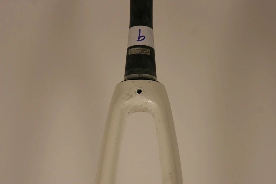 Horquilla de carbono Fuji FC-330 cónica x 270 mm 700c freno de llanta sin rosca 9 mm QR FKC37 Foto 3 de 3