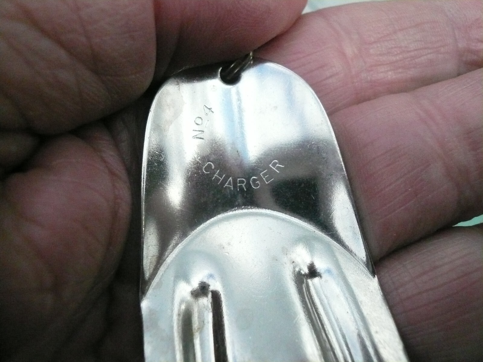 6 CHARGER SPOONS , AWARD WINNERS, 4 LARGE 4 1/4 INCH  LIGHT USE, THEY CATCH FISH - Image 4