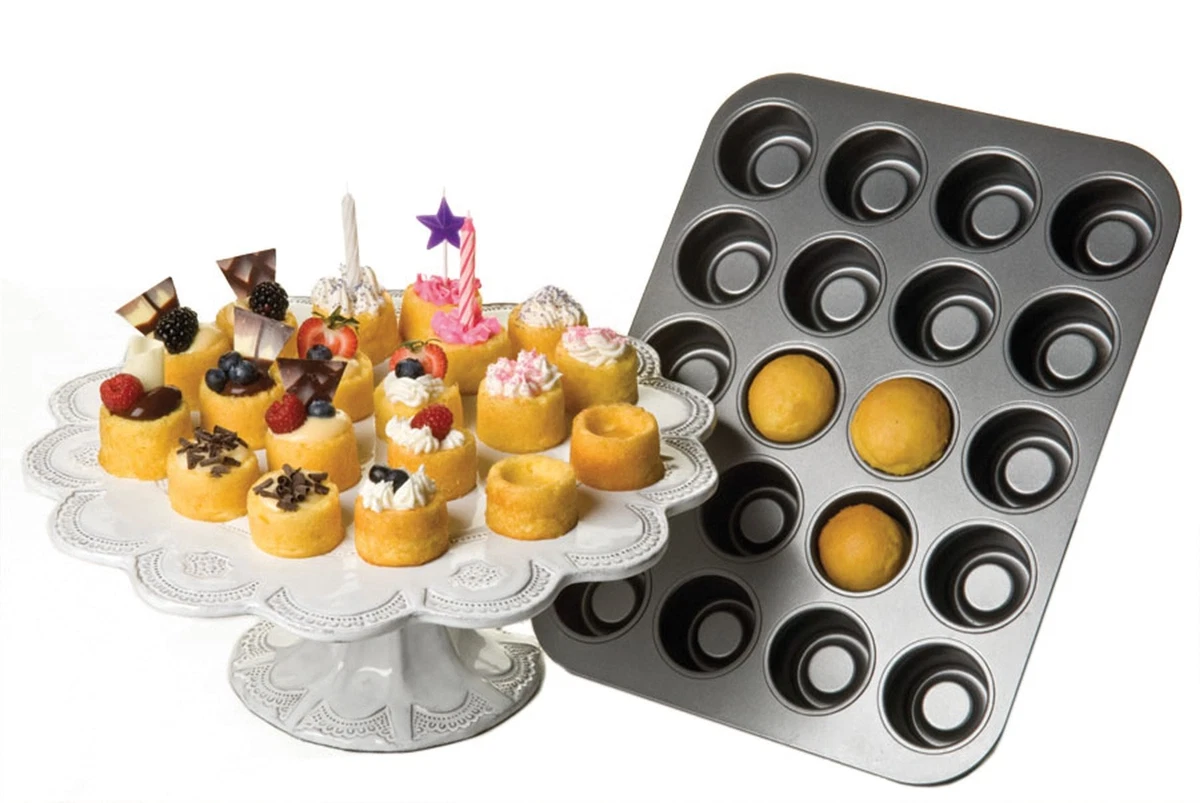 Cake tin with clearance hole