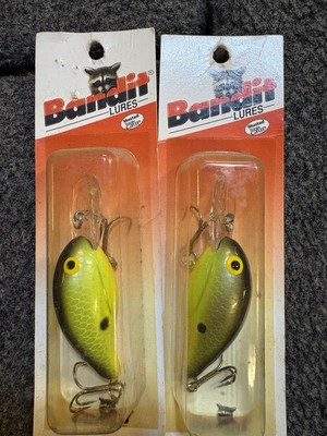 2 NIP OLD BANDIT 200 Series In 2D11 With Triple Grip Hooks