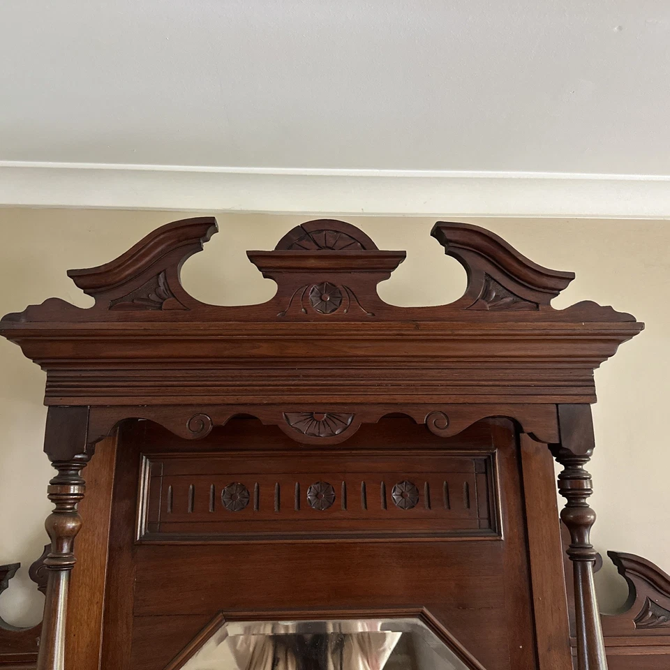 ANTIQUE BUFFET AND HUTCH - image 3 of 4