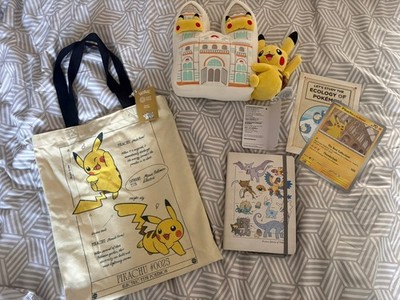 Pokémon x Natural History Museum Pikachu Plüsch, Jumbo Promo Karte + weitere Konvolut