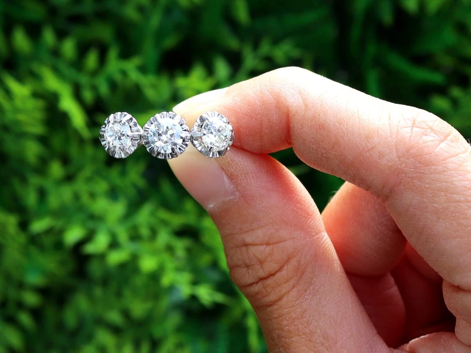 Anillo de compromiso trilogía de diamantes y paladio de 1,81 quilates de la década de 1920 Foto 2 de 4