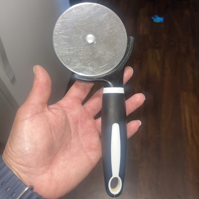 dual wheel pizza cutter