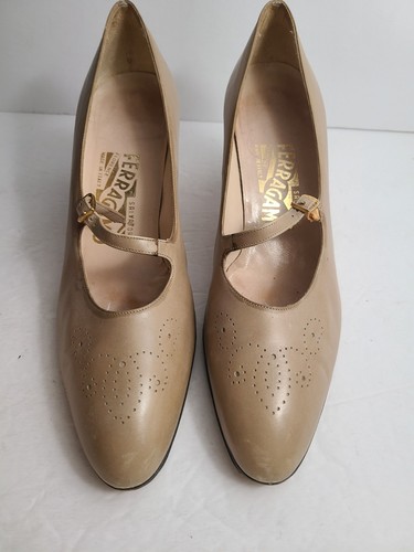 SALVATORE FERRAGAMO Mary Jane Womens Size 8.5 AAA Beige Leather Pumps-Italy - Picture 2 of 11