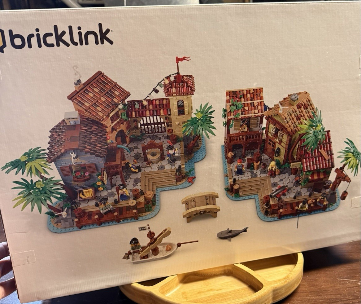 LEGO The Thieves of Tortuga 910053 BrickLink Series 5. Will ship. Pristine box