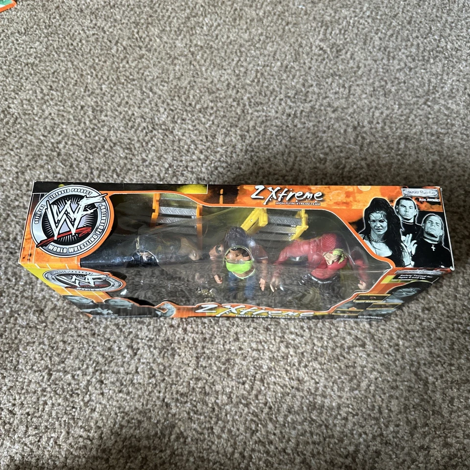 Фигурка WWF 2 XTreme WWE упаковка 3 шт. Jeff & Matt Hardy Lita Hardy Boyz Team Xtreme - Изображение 3 из 4