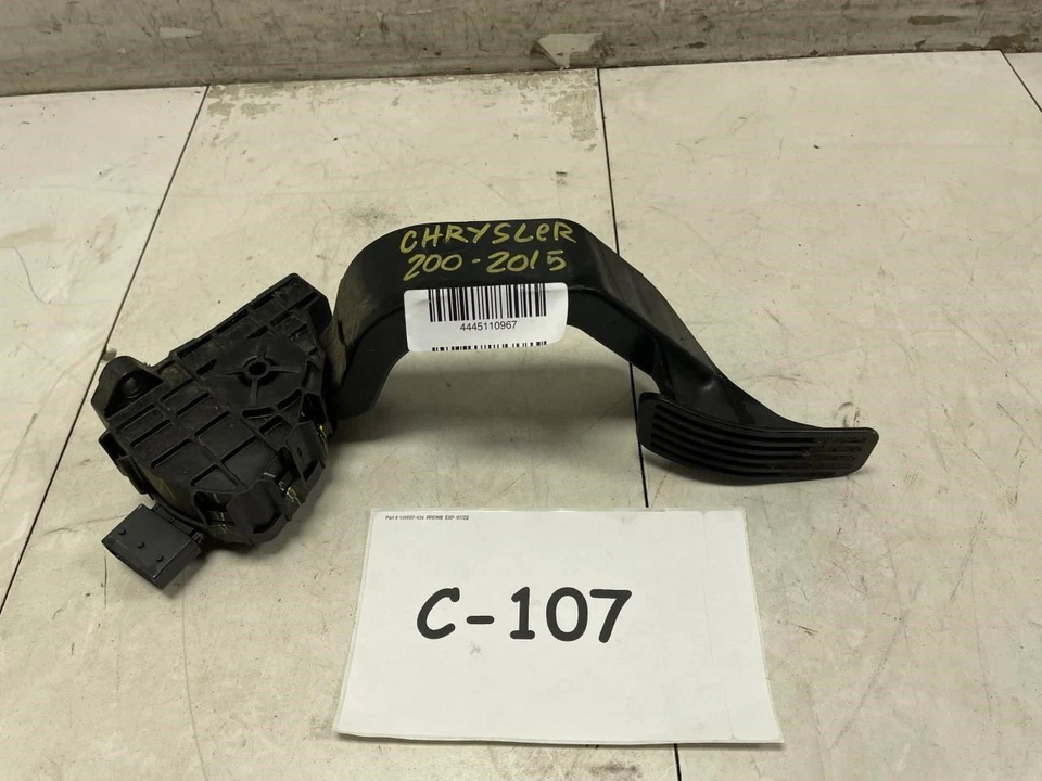 Chrysler 200 2015 pedal acelerador OEM  Foto 3 de 4