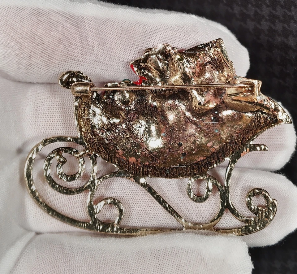 Broche de Navidad Trineo Lleno de Regalos Cristal Estrás Prendedor y Bolsa de Terciopelo Rojo Foto 2 de 4