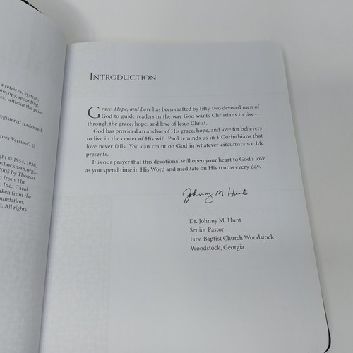 Like New My Daily Devotional - Navy Leather - Grace, Hope and Love - Never Used - Foto 9 di 13
