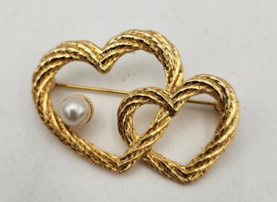Double Interlocking Hearts Brooch Gold Tone With Faux Pearl Marked AAI 2''