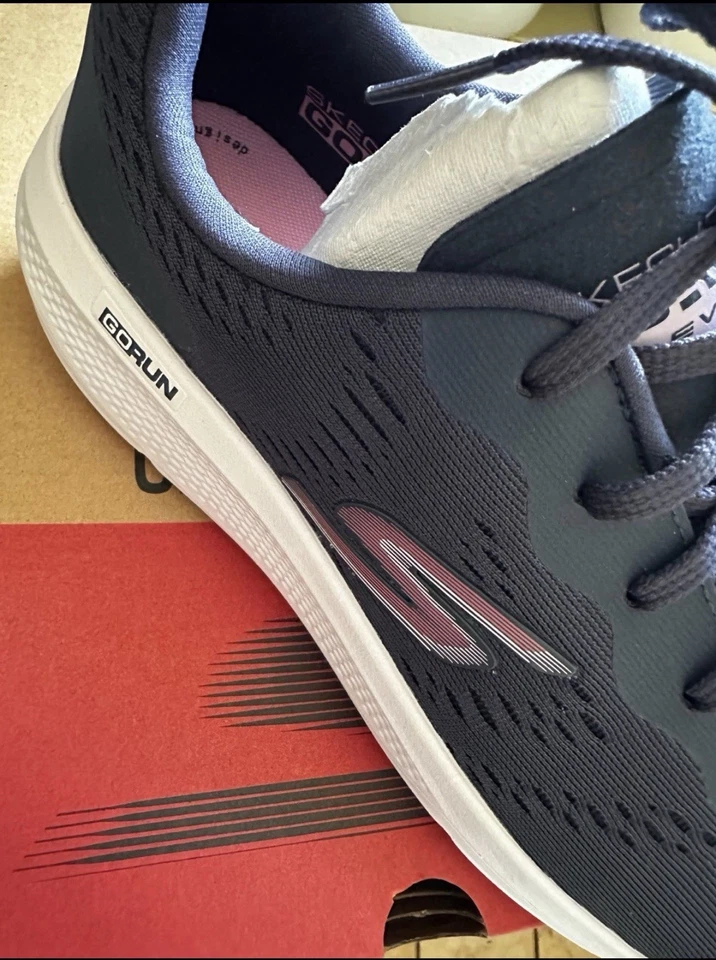 Skechers *NEW* Go Run Elevate Women's Running Sneakers Size 9.5, Navy/Pink  - Image 2 of 4