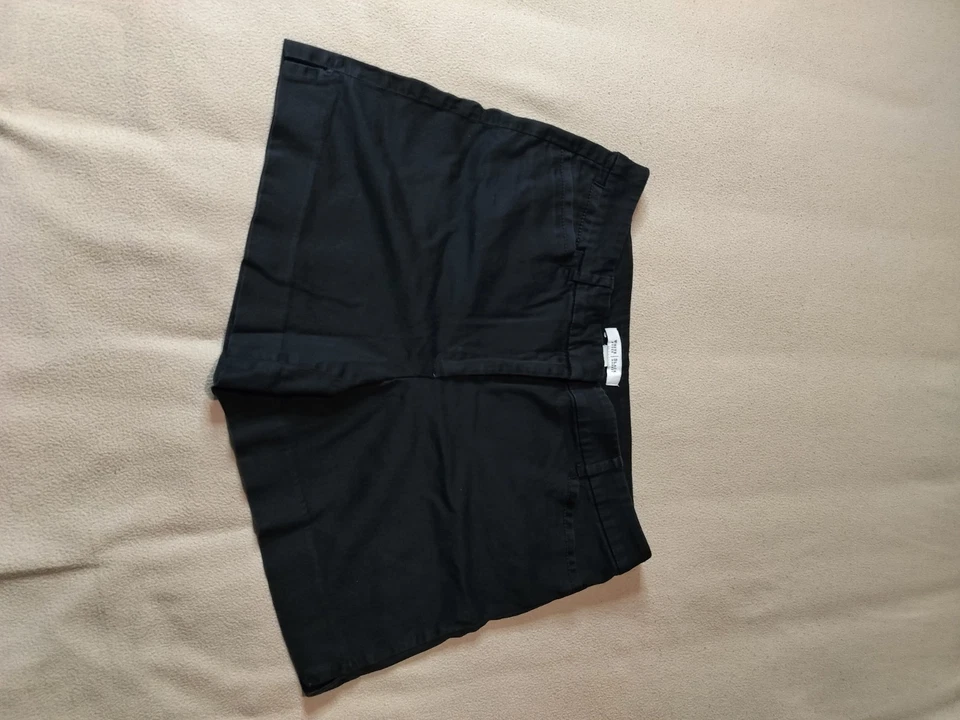 White House Black Market Wmns Black Dress Shorts, 98% Cotton 2% Spandex, Sz 8. - Image 2 of 4