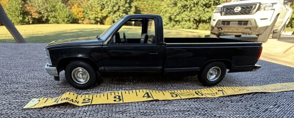 1988 Chevrolet C/K 1500 Long Bed Black Diecast Truck Model 11.5” OBS GMT400 - Image 2 of 4