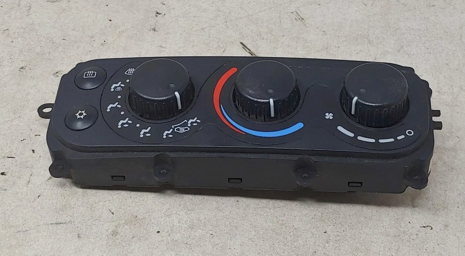 98 99 00 01 02 03 04 Dodge Intrepid Chrysler Concorde Control de aire acondicionado de calefacción manual Foto 3 de 4