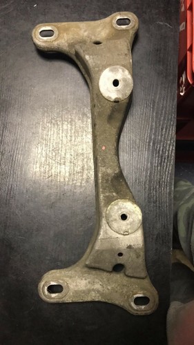 BMW 320 E90 E91 E87 X1 BENZIN GETRIEBETRÄGER GETRIEBEHALTER HALTERUNG 6760299