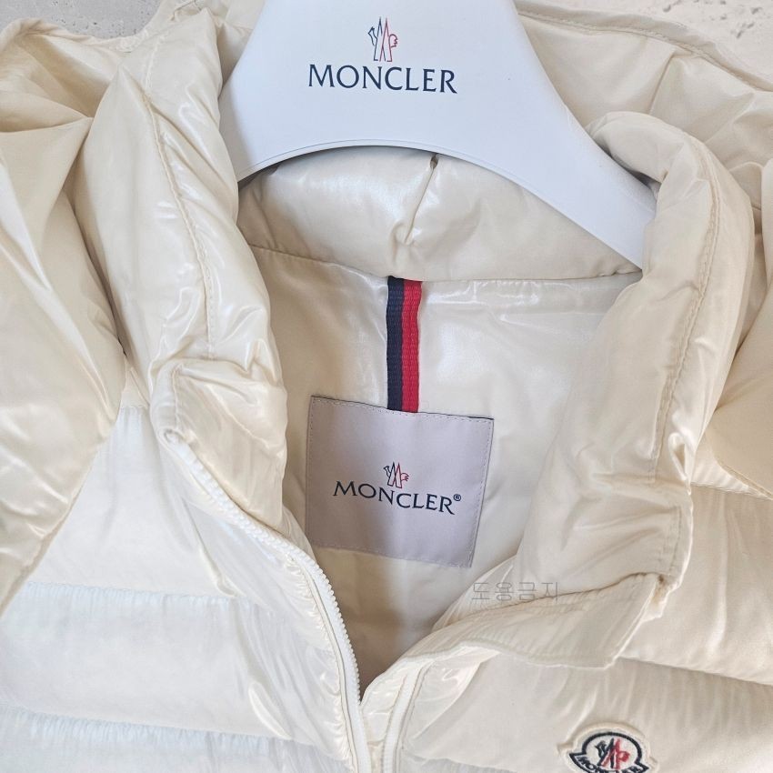 Moncler Ania Hooded Down Gilet White 8A 125287967 image 7