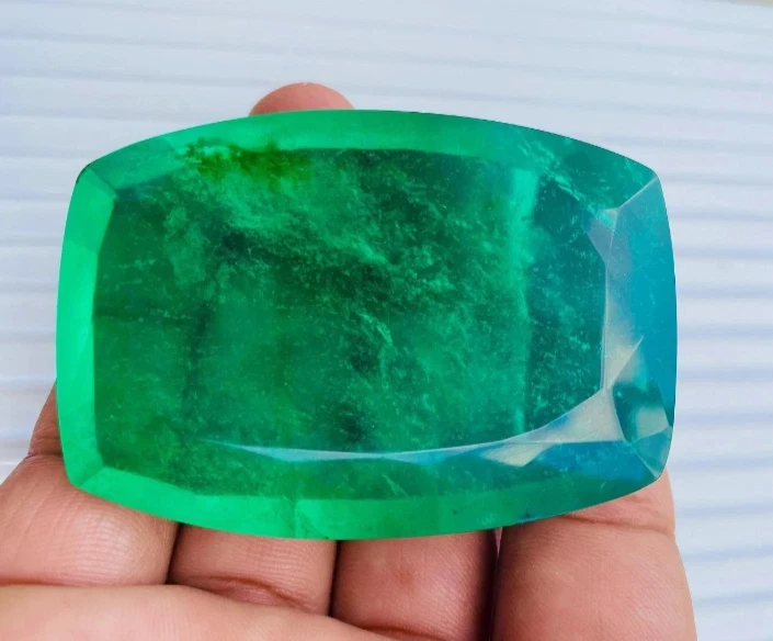 Piedra preciosa suelta certificada corte cojín esmeralda verde colombiana natural de 200 quilates Foto 2 de 4