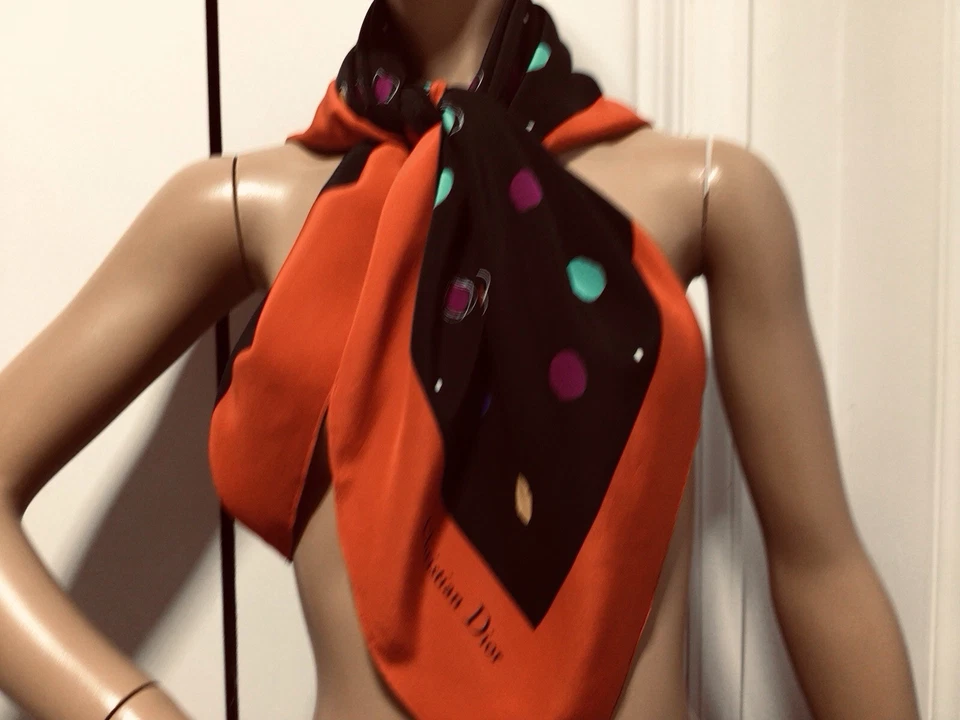 CHRISTIAN DIOR 艺术装饰丝绸围巾 ( 33 英寸 x 34 英寸 ) — 第 4/4 张图片