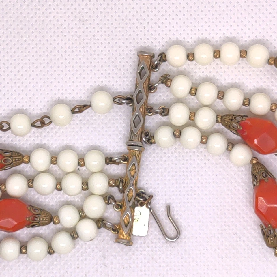 Collar Multihilo Rojo Blanco Firmado MCM 13" Hattie Carnegie De Colección  Foto 3 de 4