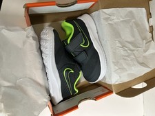 Nike Star Runner 4 NN SE Size 2