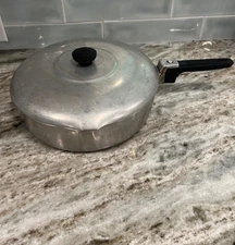 Vintage Wagner Ware Magnalite 4570 P  11.5" Frying Pan Skillet Double Spout Lid