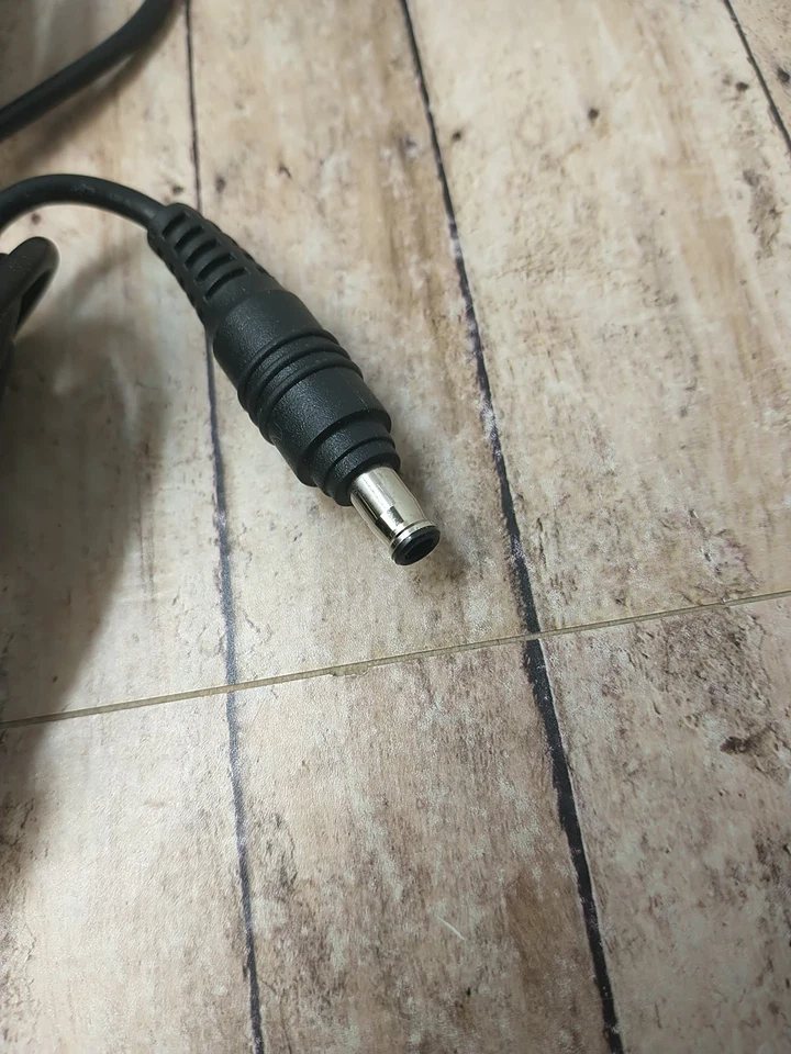 Samsung OEM 90W AC Power Adapter Compatible Samsung A10-090P4A 5.5mm 19v 4.74A - Image 4 of 4